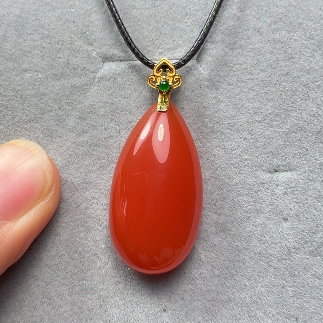 南红玛瑙吊坠18K金镶嵌