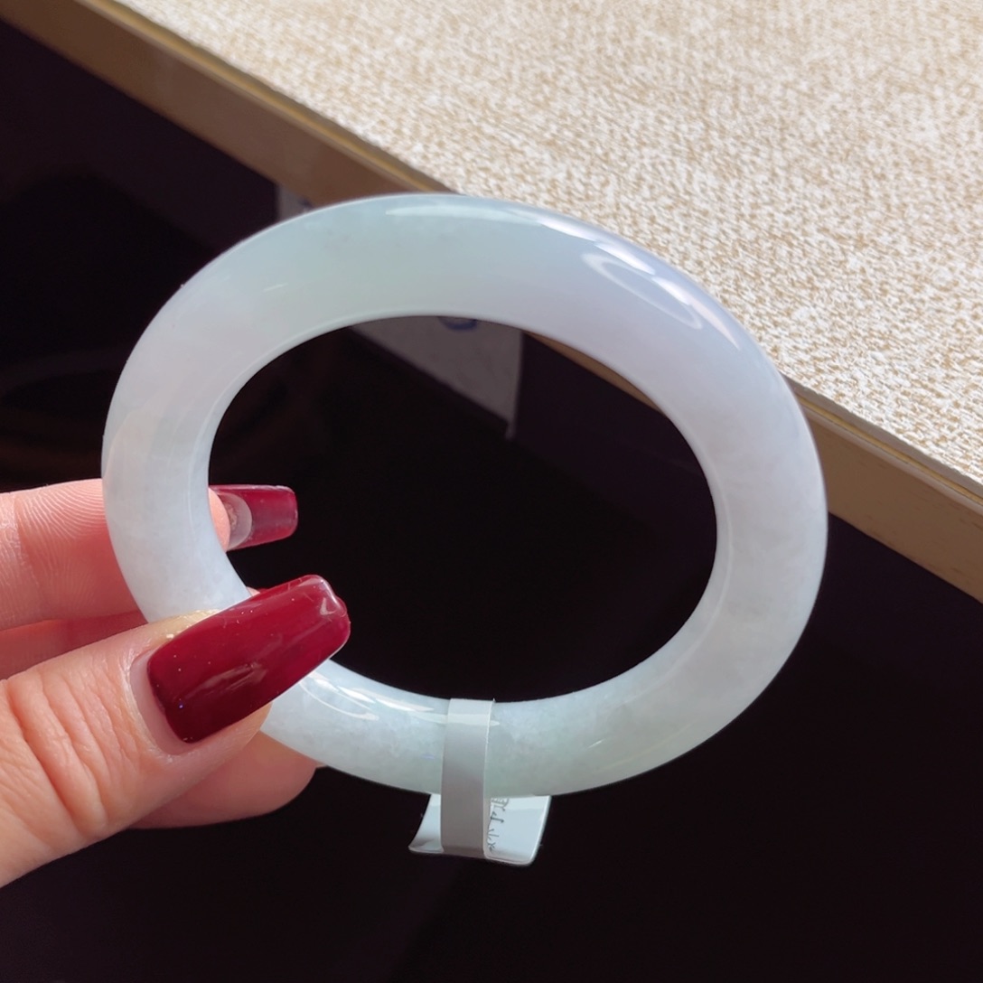 翡翠手镯未镶嵌手镯