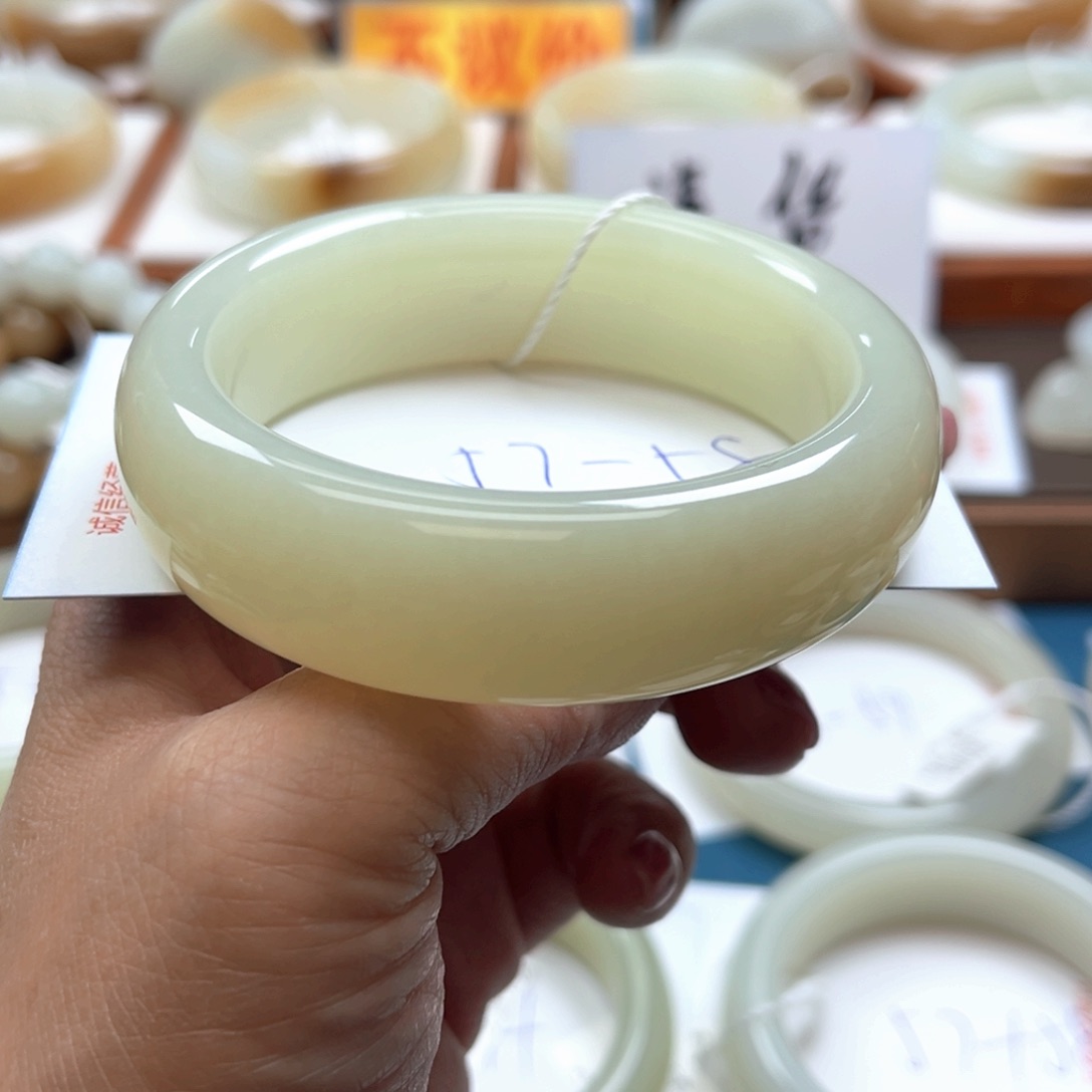 未镶嵌手镯和田玉