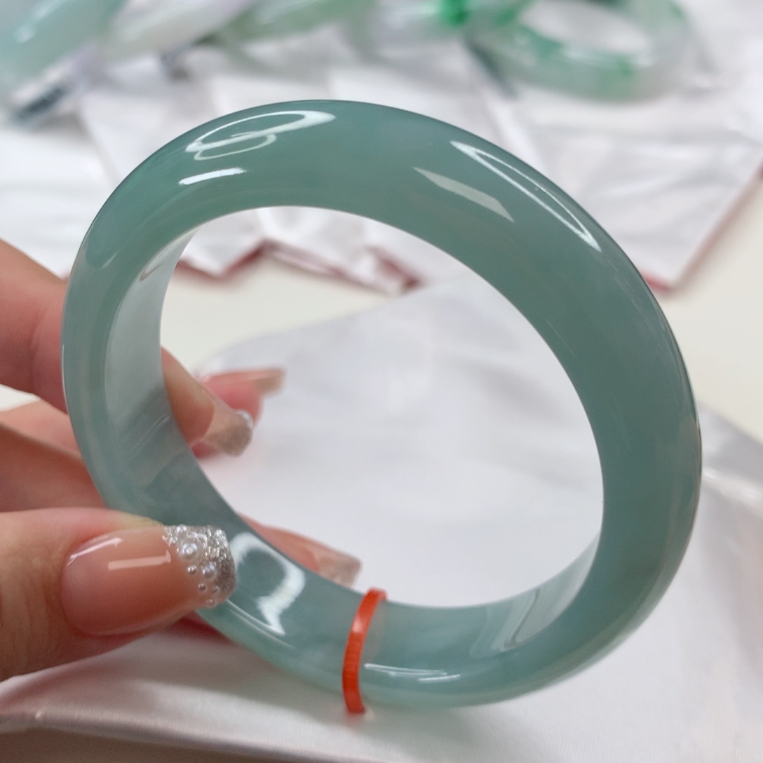 翡翠手镯未镶嵌55.6圈口