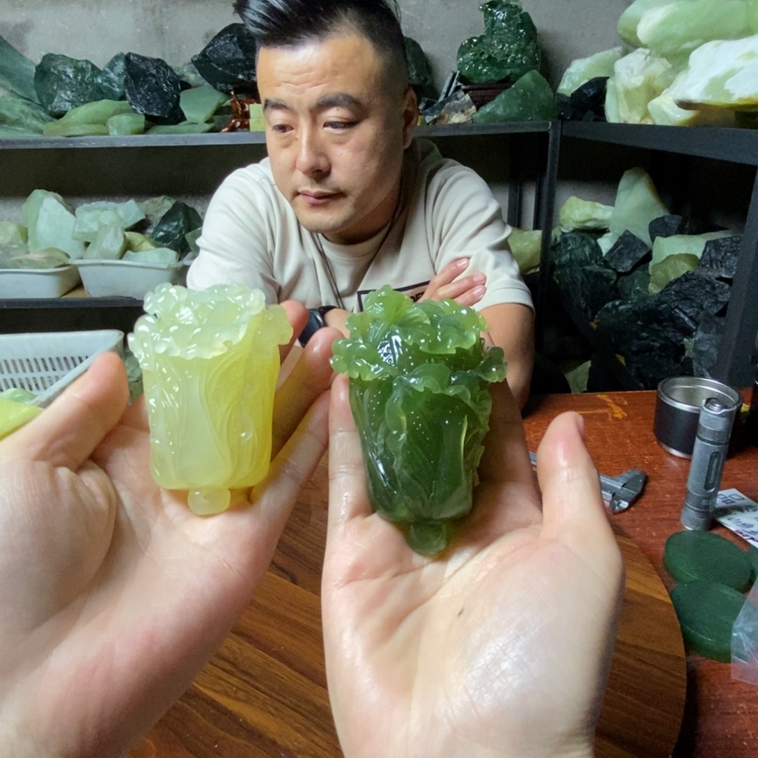 狐***姐蛇纹石玉未镶嵌岫玉手把白菜