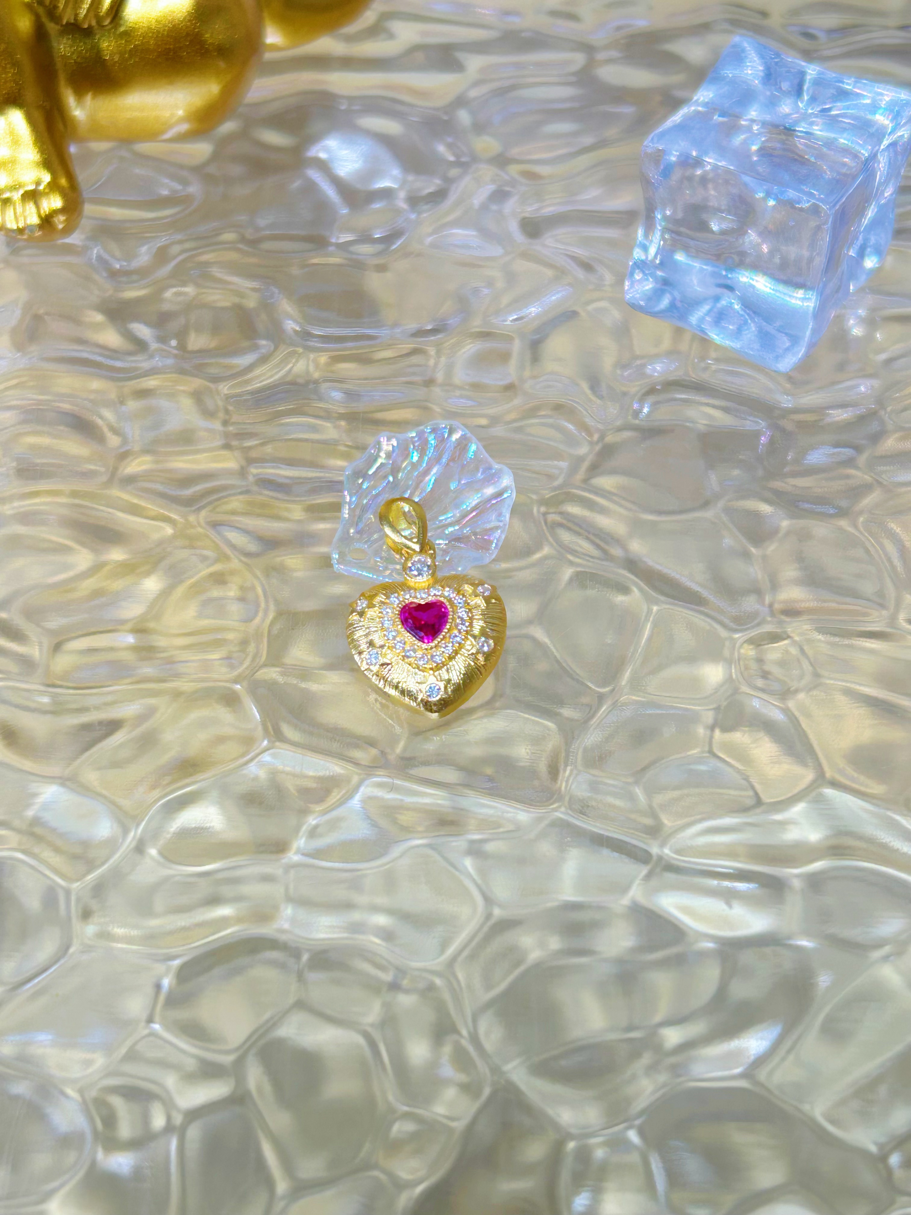 足金999 爱心吊坠 黄金镶嵌莫桑 5G工艺