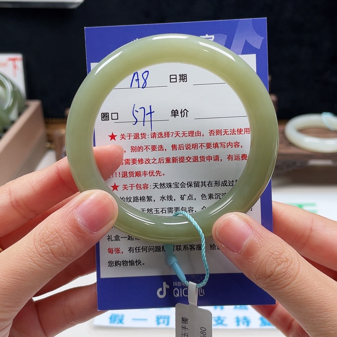 和田玉未镶嵌手镯