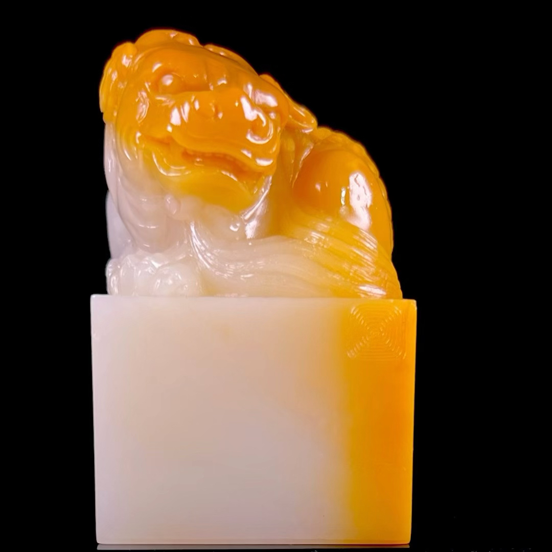 结晶北部田黄纹洋石招财古兽印章 重114.1克 尺寸3.3/3.3/5.3cm