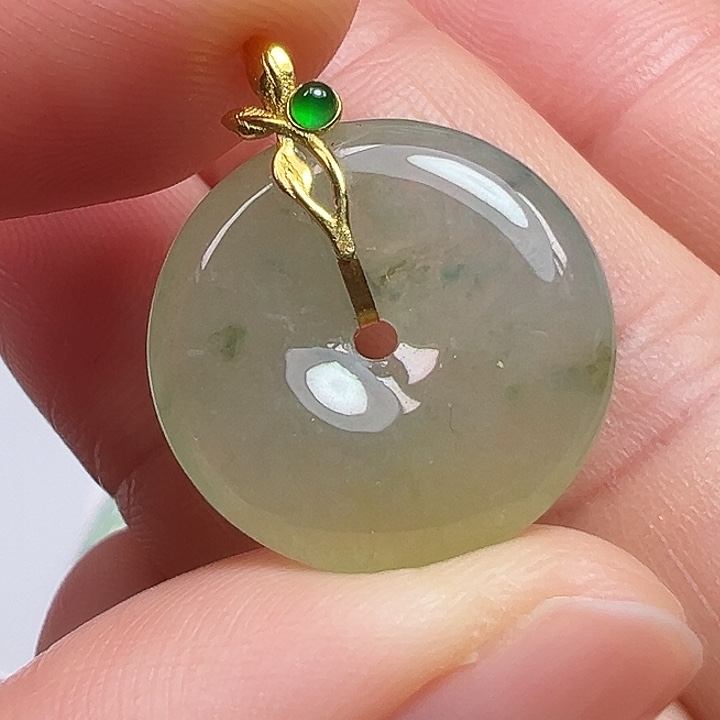 翡翠18K金镶嵌颈饰吊坠