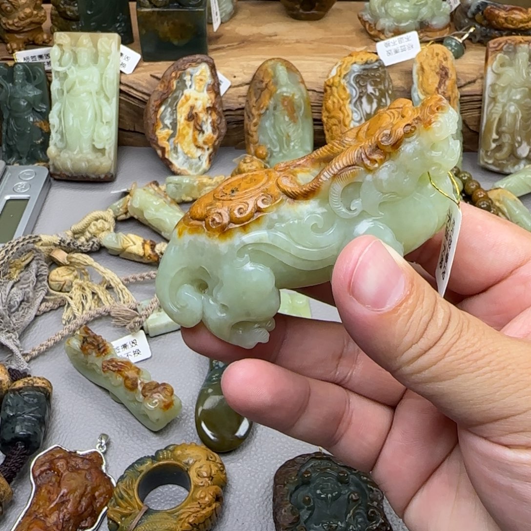 我***亮岫岩河磨玉（透闪石质玉）未镶嵌珠宝奇石