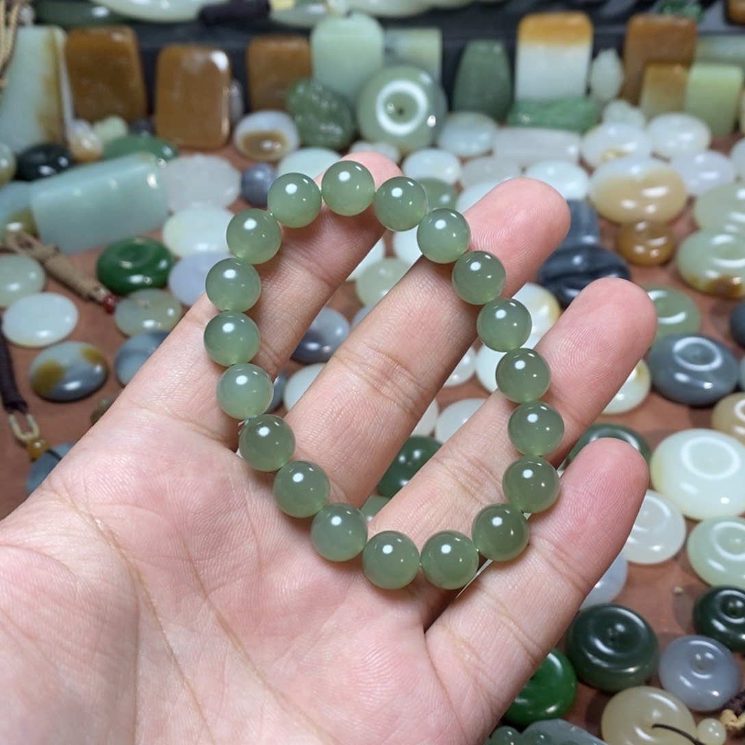 和田玉吊坠(不含链)未镶嵌大***?