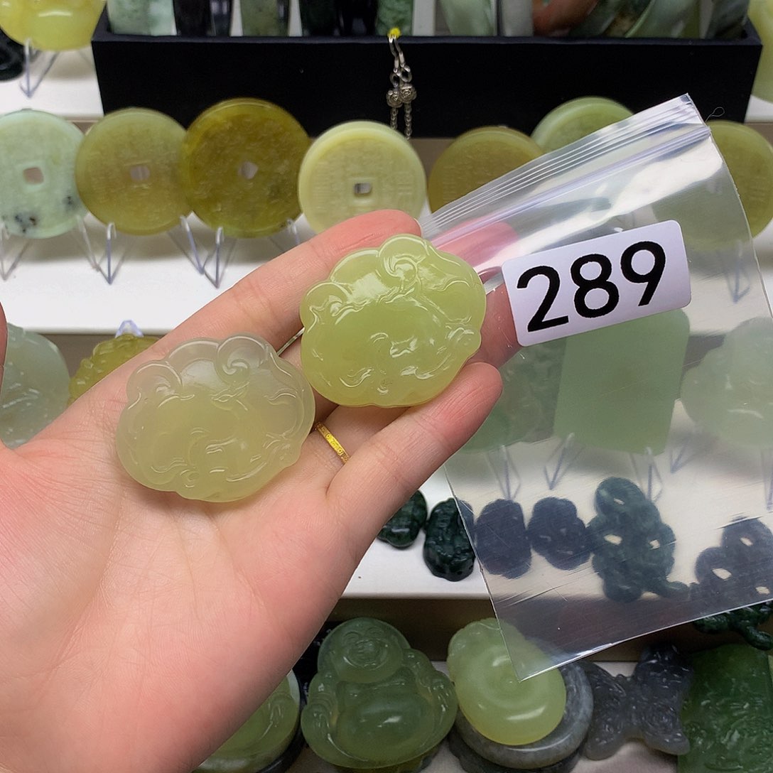 蛇纹石玉颈饰未镶嵌夏*