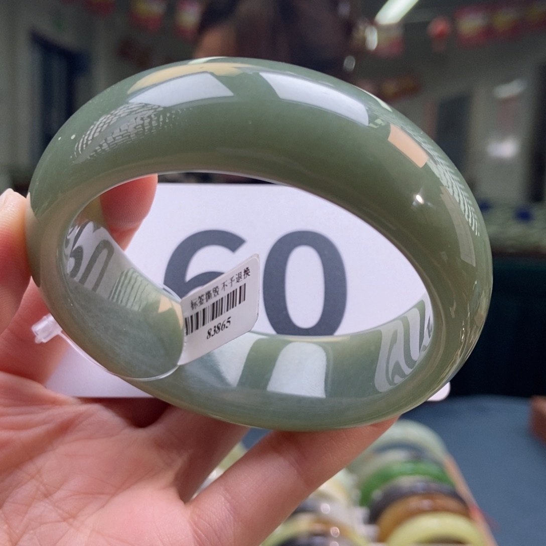 和田玉手镯未镶嵌纹