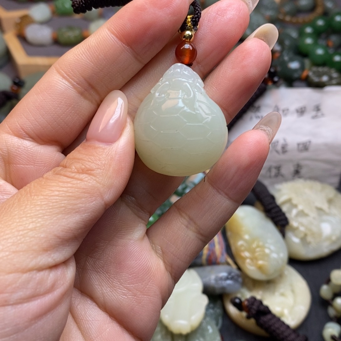 和田玉颈饰未镶嵌