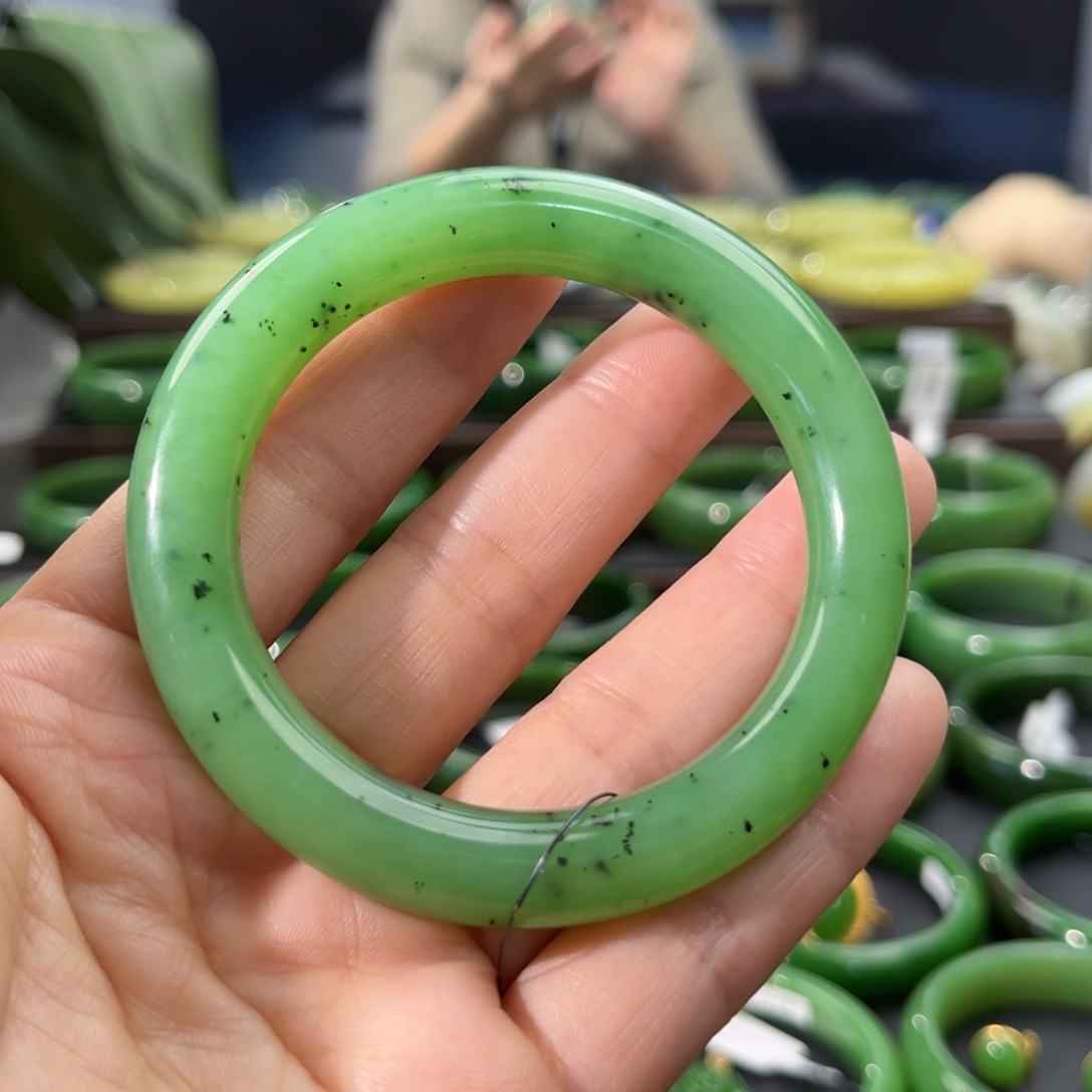 和田玉（碧玉）未镶嵌手镯