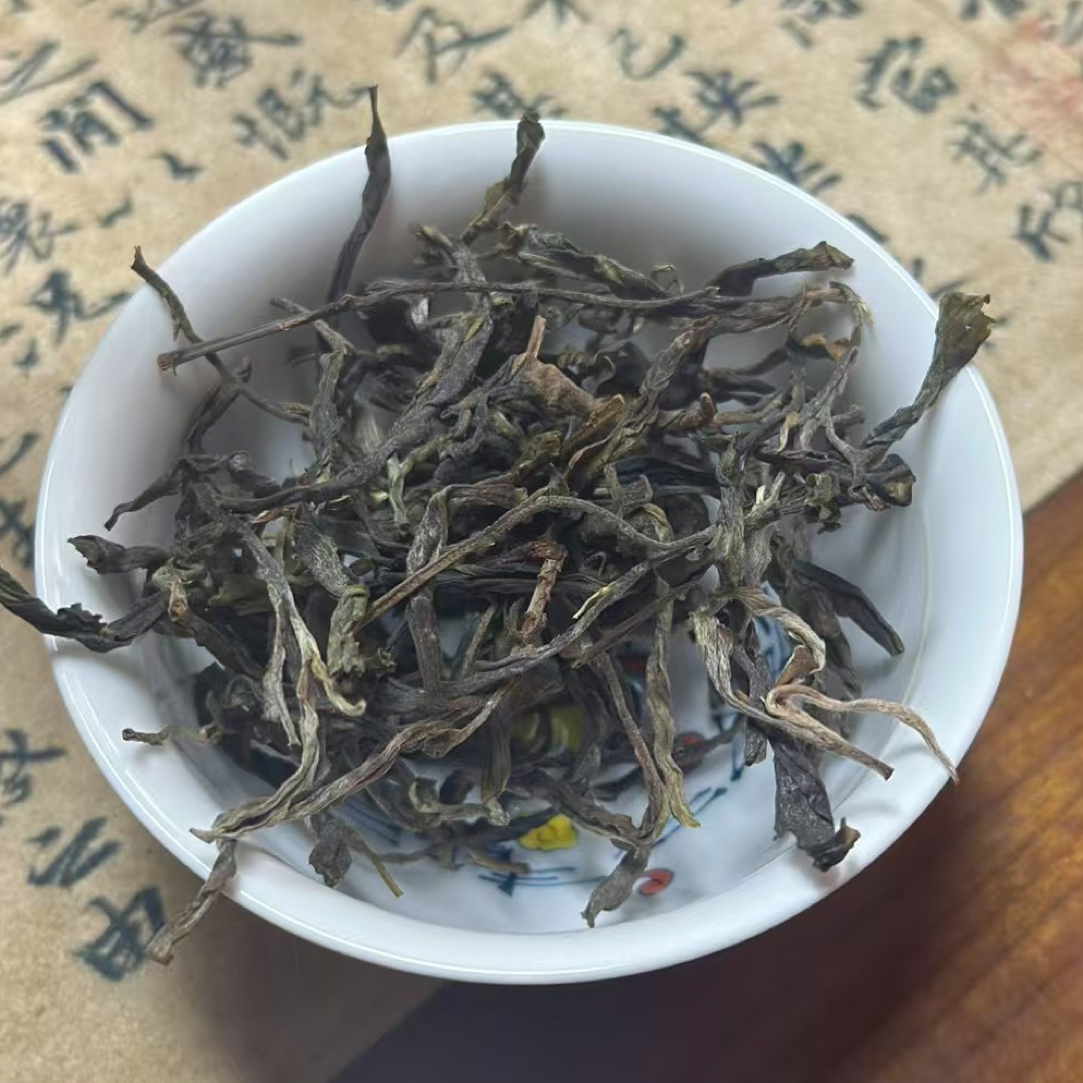 云南普洱茶 易武茶区古树普洱生茶散茶 弯弓大树 2025年春