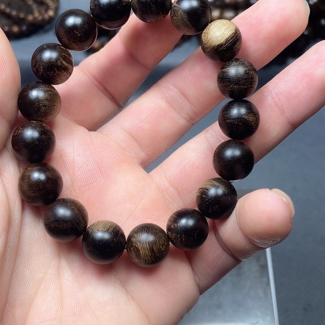 沉香手串白棋瘤疤