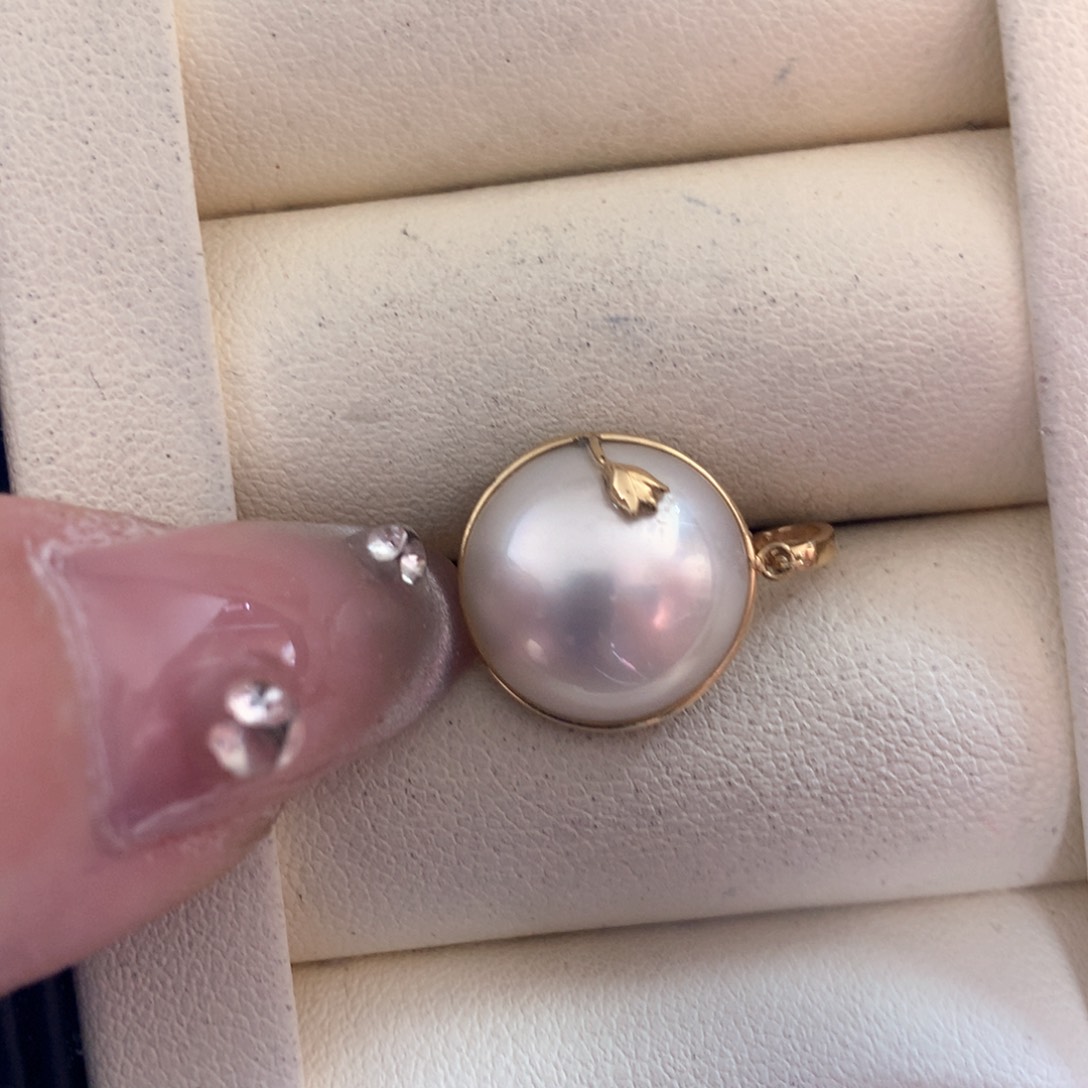 拼合珍珠（马贝珠）颈饰18K金镶嵌