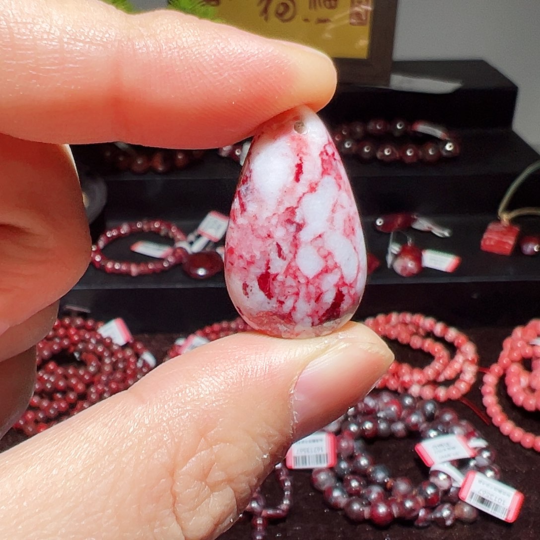 天然辰砂纯天然吊坠