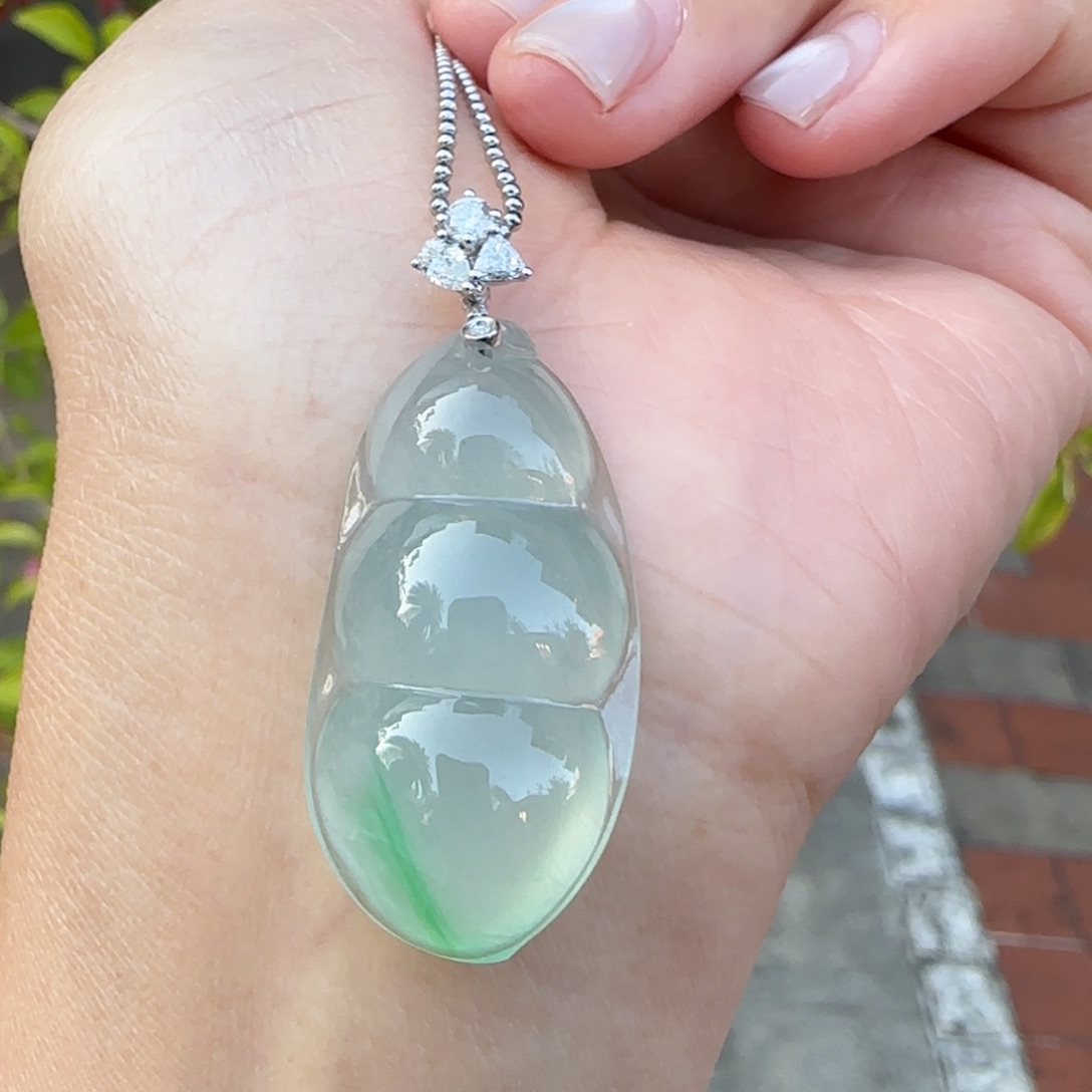 翡翠18K金镶嵌颈饰冰飘金丝翠福豆