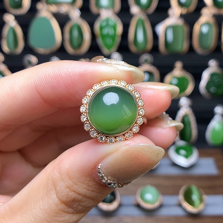 和田玉首饰18K金镶嵌