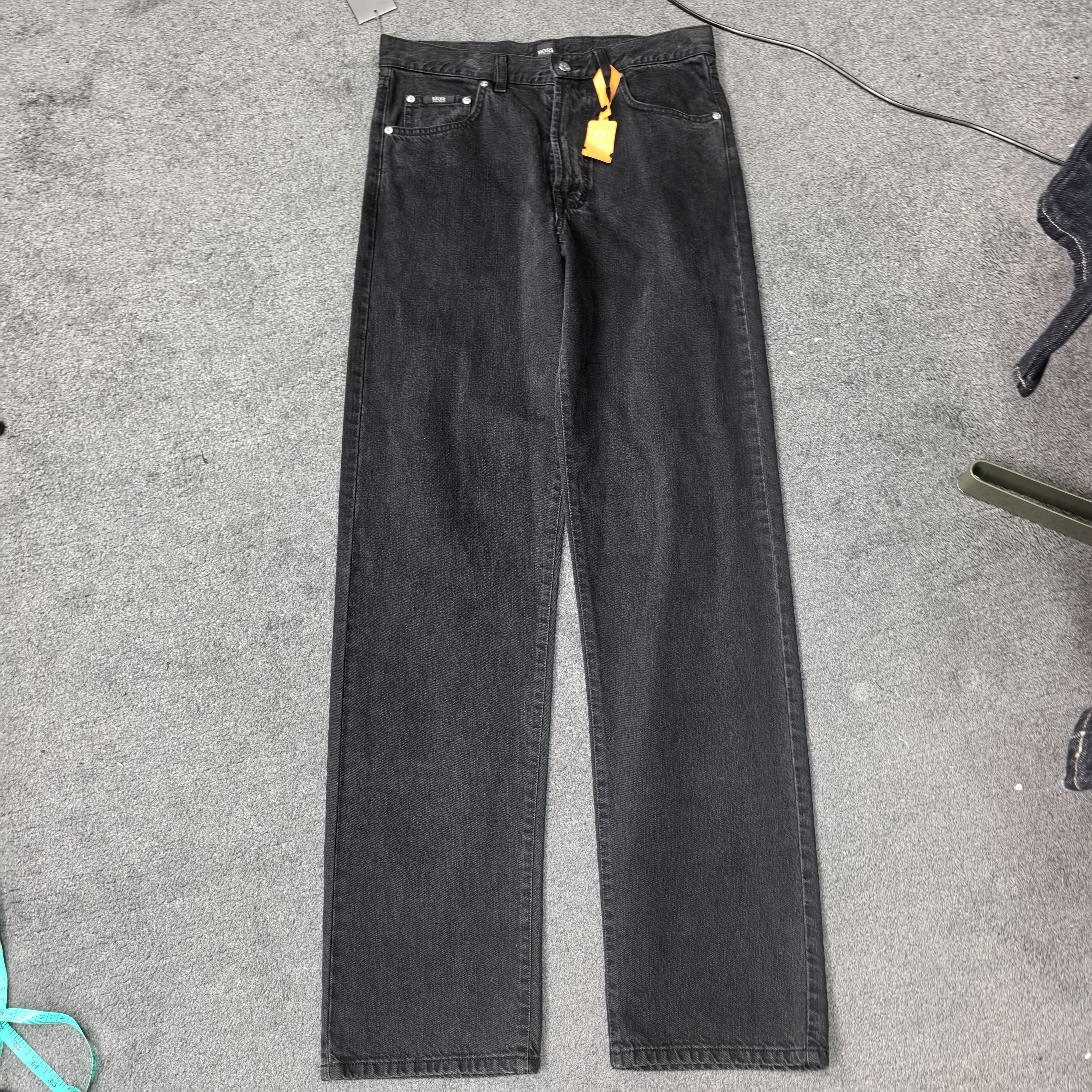 未使用 HugoBoss/雨果博斯 纯黑牛仔裤40802