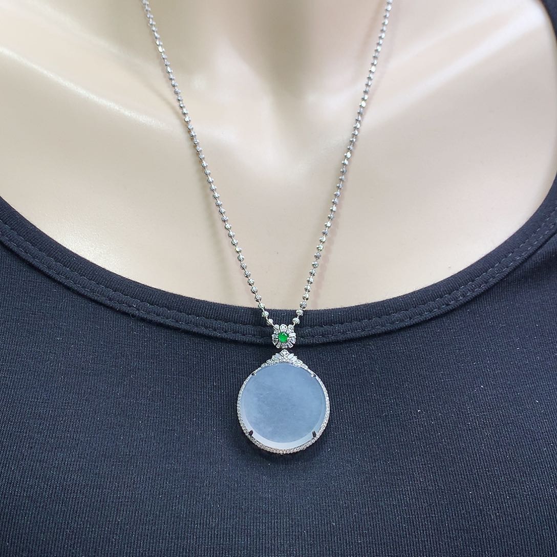 翡翠18K金镶嵌颈饰圆牌