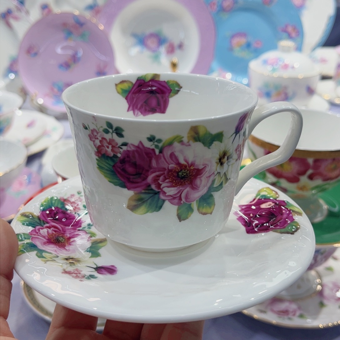 骨瓷一杯一碟。。。。。。。