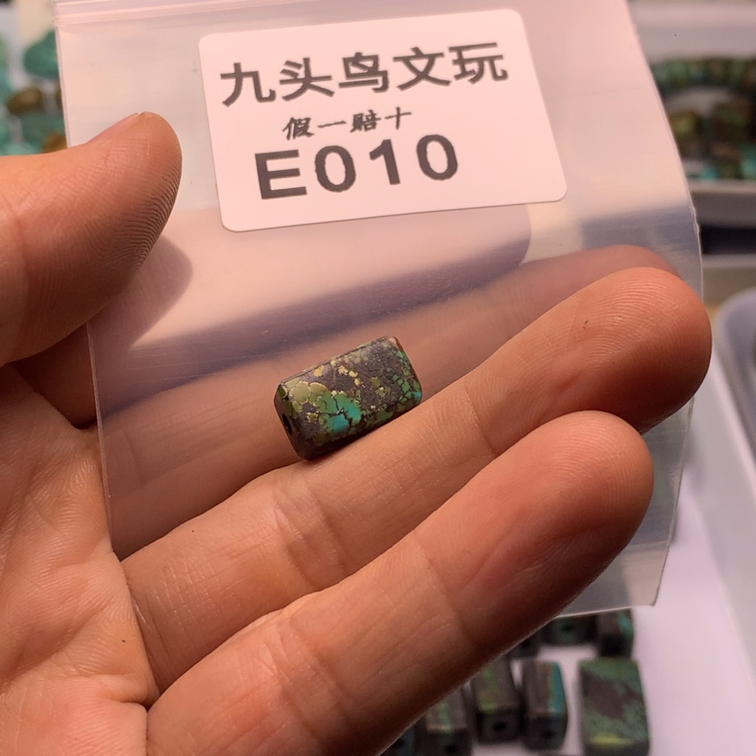 天然辰砂原矿绿松方糖饰品
