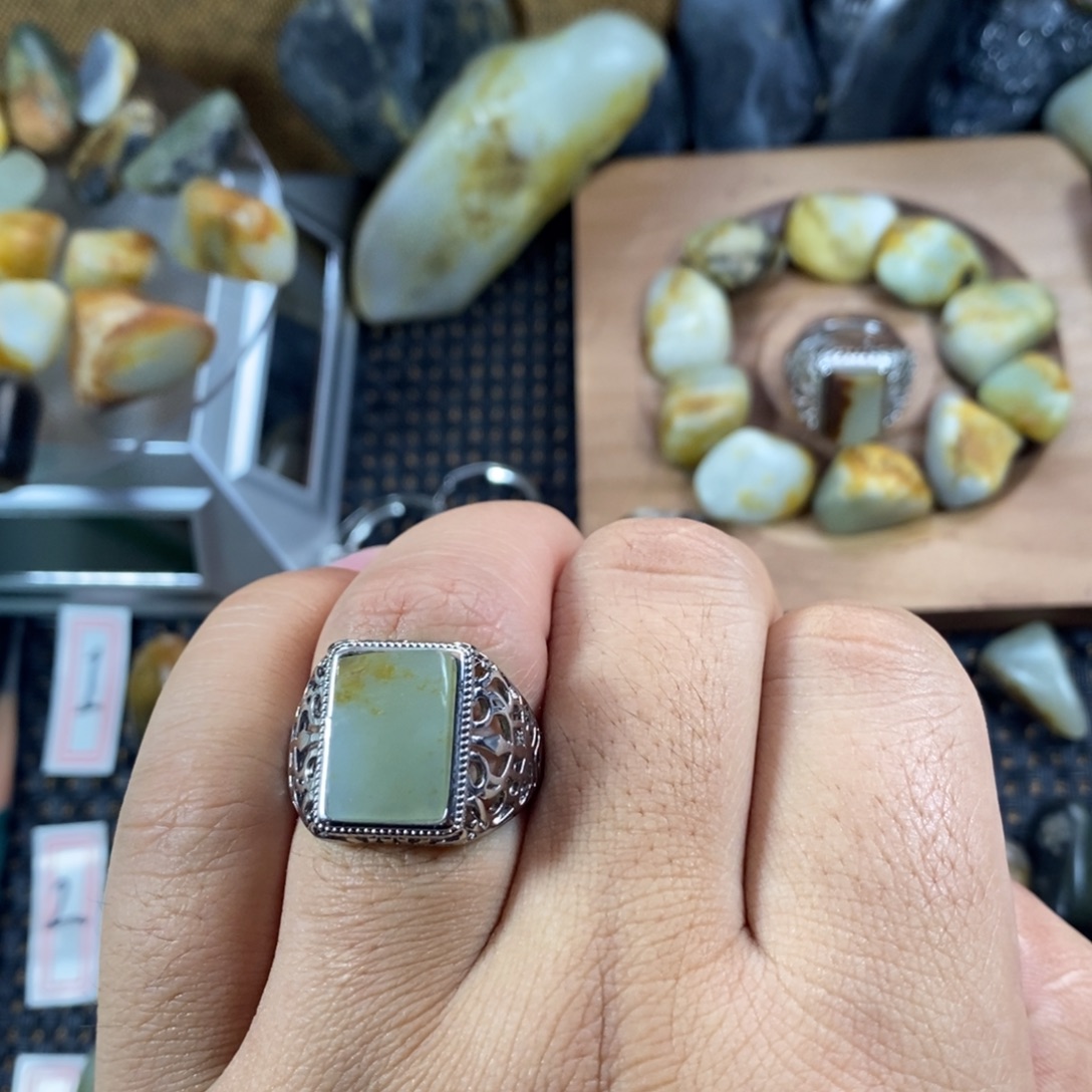 和田玉（糖玉）未镶嵌挂件