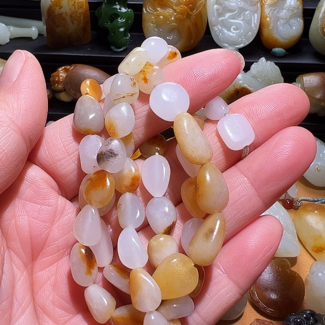 和田玉颈饰未镶嵌