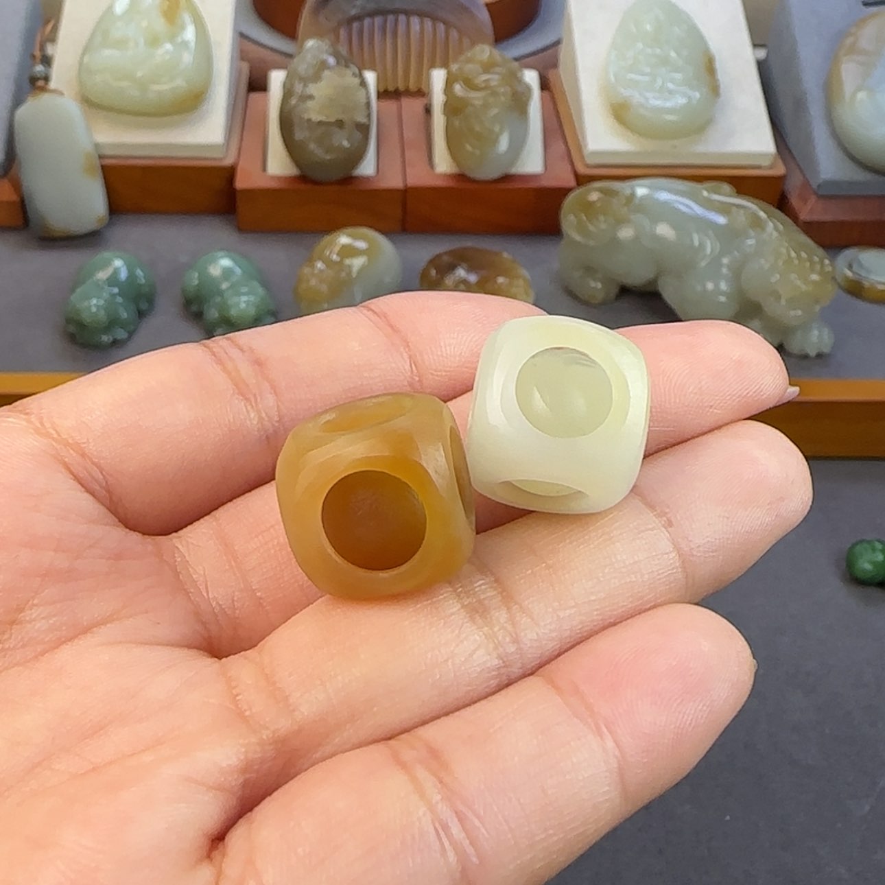 【闪购商品】定制和田玉兜****?玲珑骰子安红豆