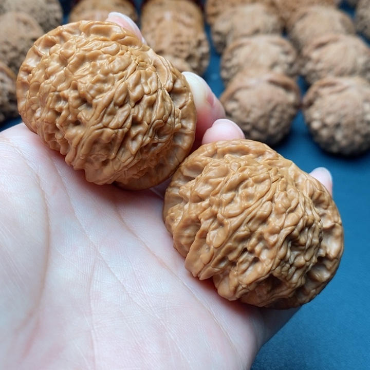 文玩核桃把件45白狮子