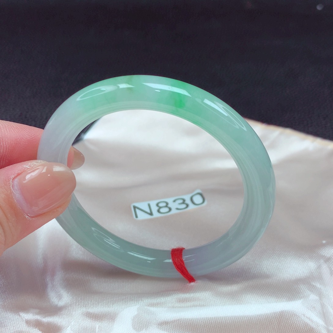 翡翠手镯未镶嵌手镯88