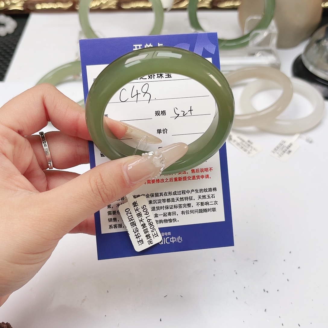 谜***语和田玉未镶嵌手镯