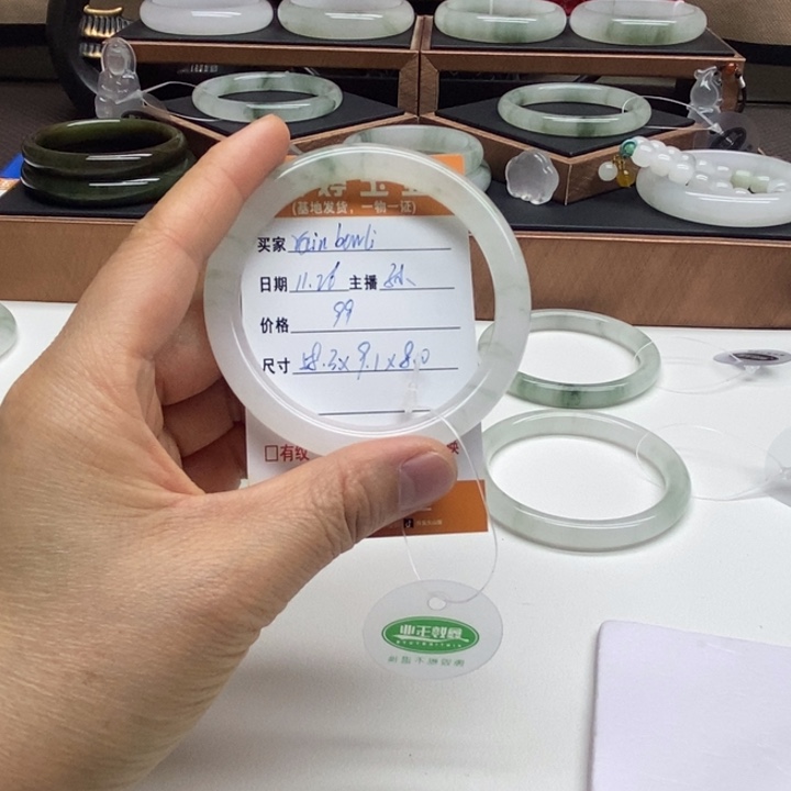 r***i石英质玉未镶嵌手镯