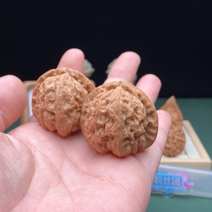 文玩核桃把件奈****呦白狮子