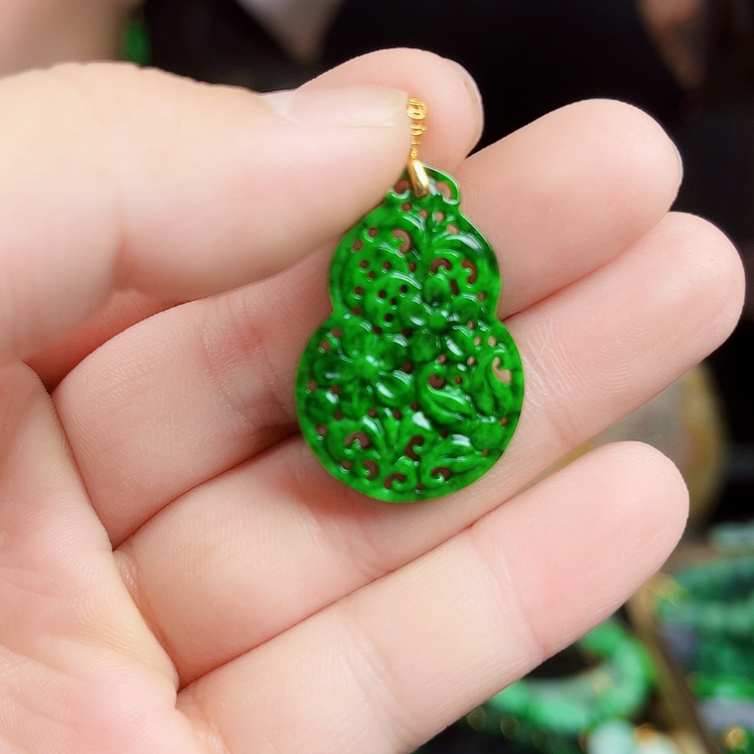 翡翠颈饰18K金镶嵌吊坠