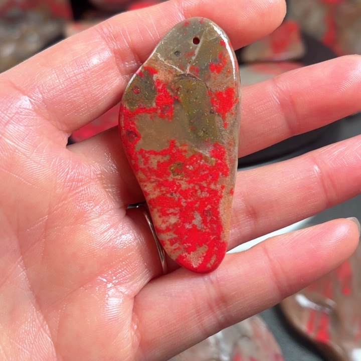 昌化鸡血石昌化鸡血石原石挂件