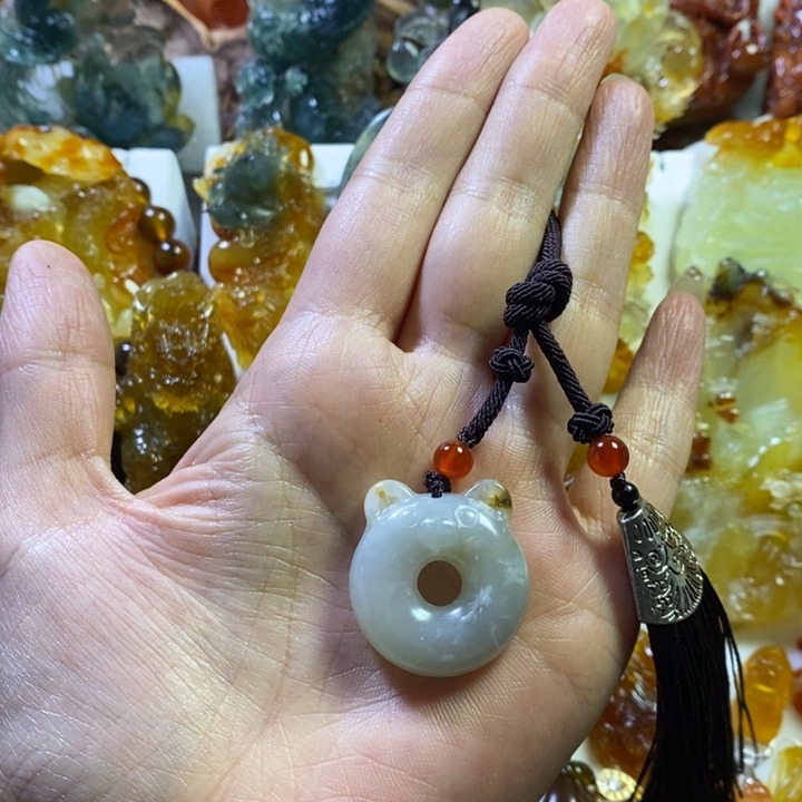 蛇纹石玉未镶嵌颈饰