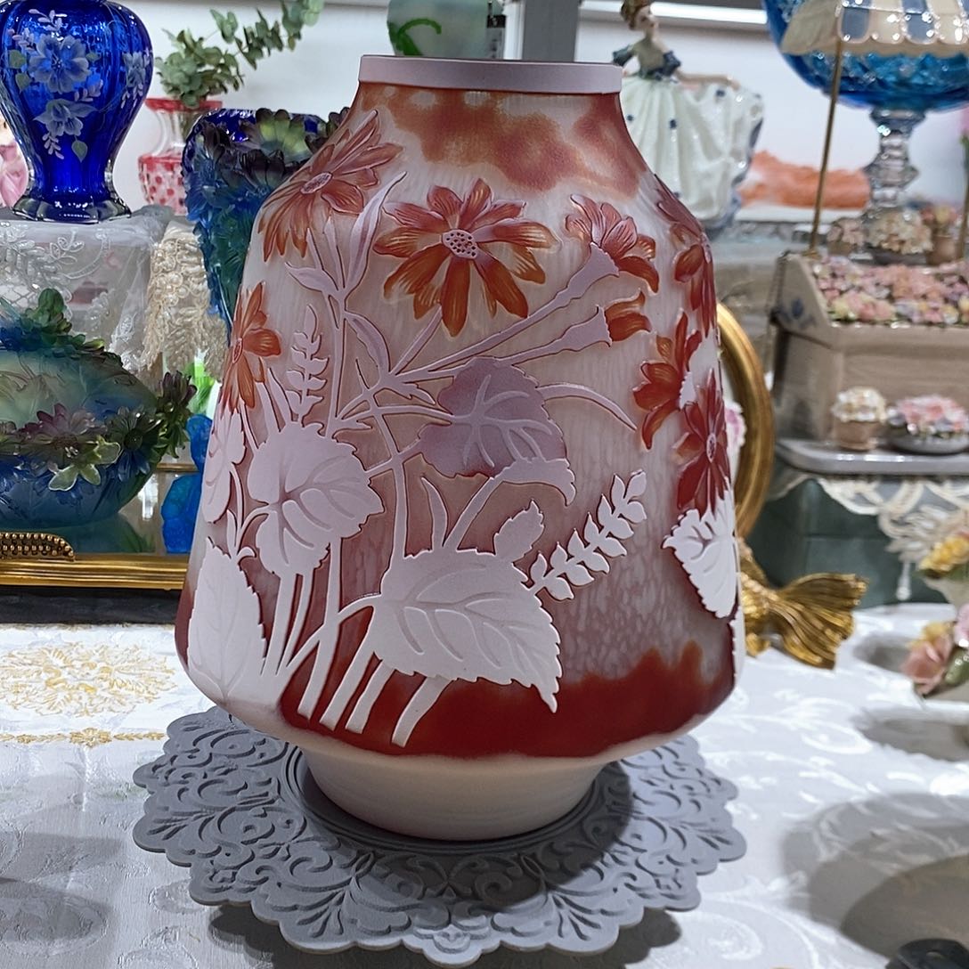 摆件老料琉璃格雷花瓶小雏菊款