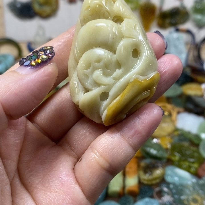 蛇纹石玉未镶嵌吊坠