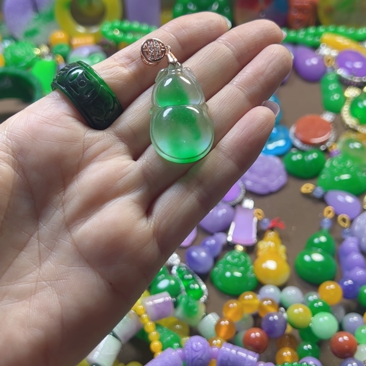 翡翠未镶嵌颈饰吊坠