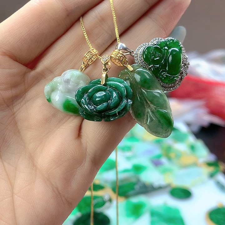 翡翠未镶嵌颈饰多样发其一