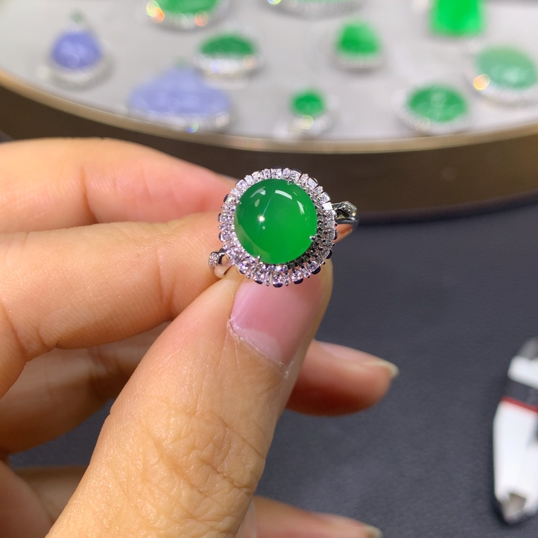 翡翠戒指18K金镶嵌翡翠