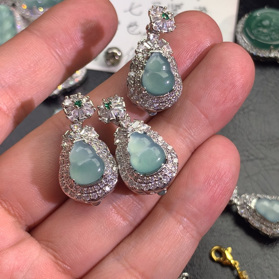 翡翠颈饰未镶嵌葫芦