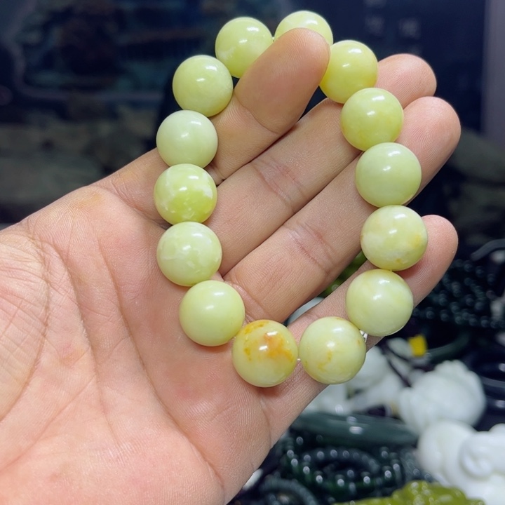 蛇纹石玉手串未镶嵌山*