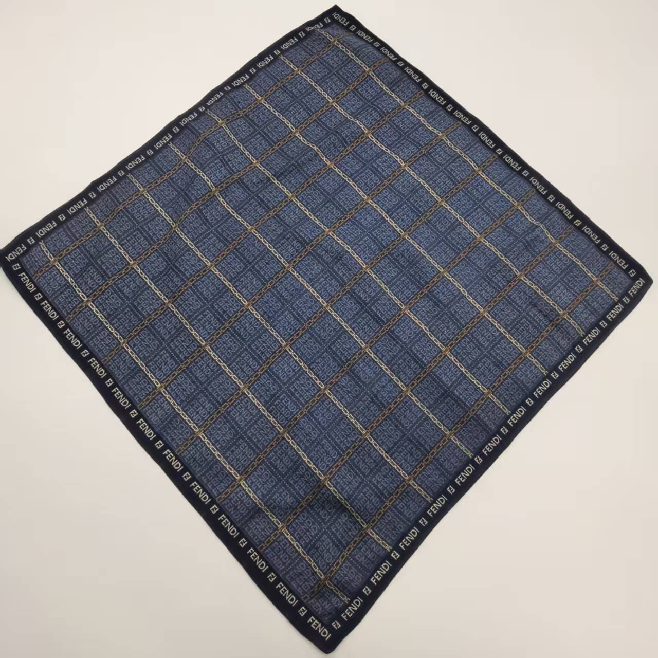95新 FENDI/芬迪  海囤/芬迪/丝巾/yy13972