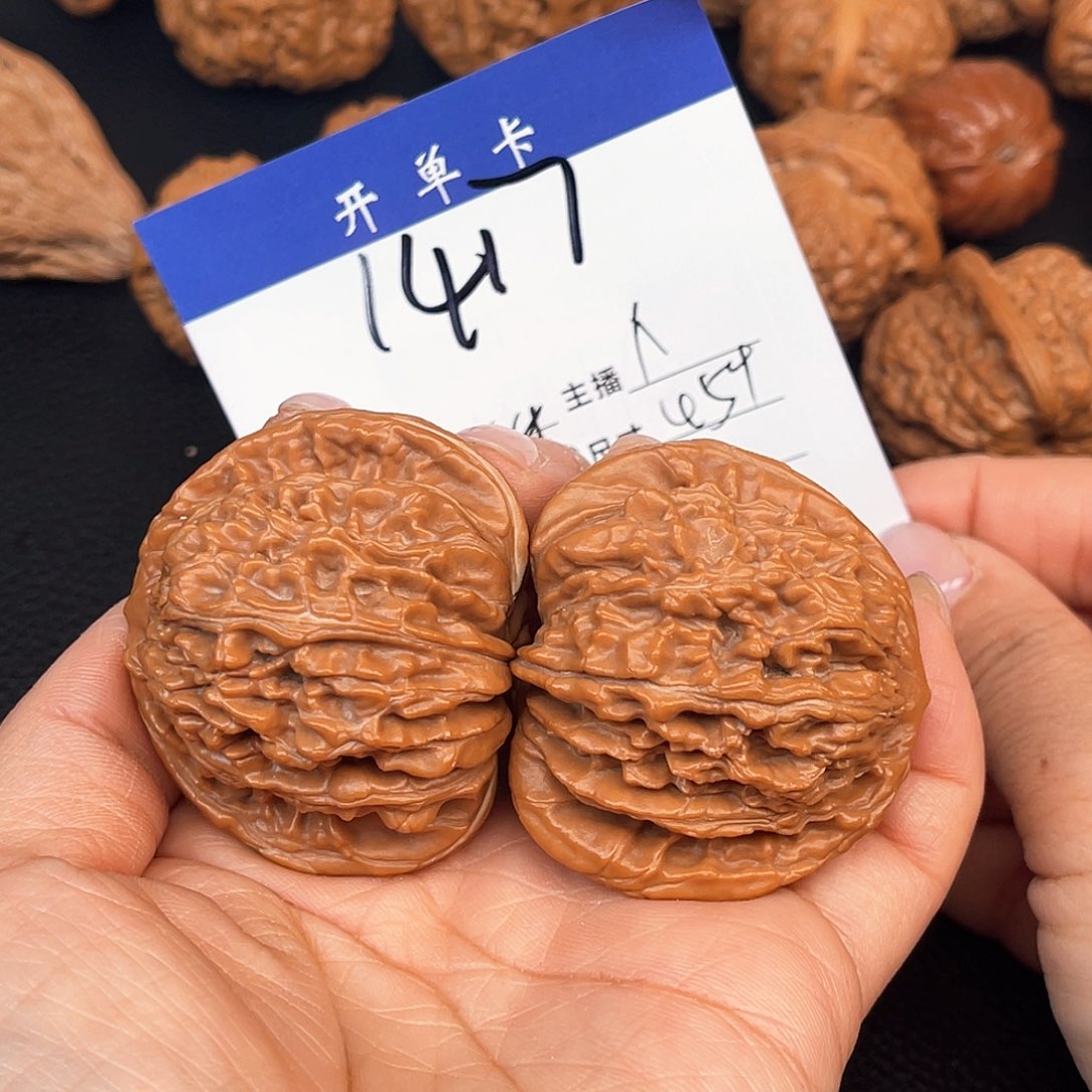 文玩核桃吊坠狂***游四座楼45尺。 1417