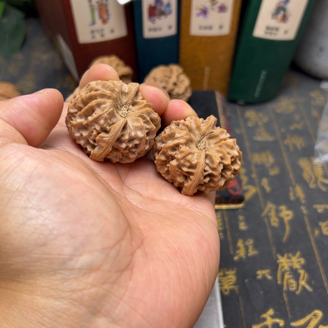 文玩核桃把件今日特价龙门涧深凹底38尺