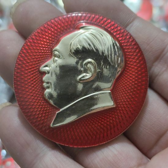 湖***人其他普通金属圆形红色人物像章