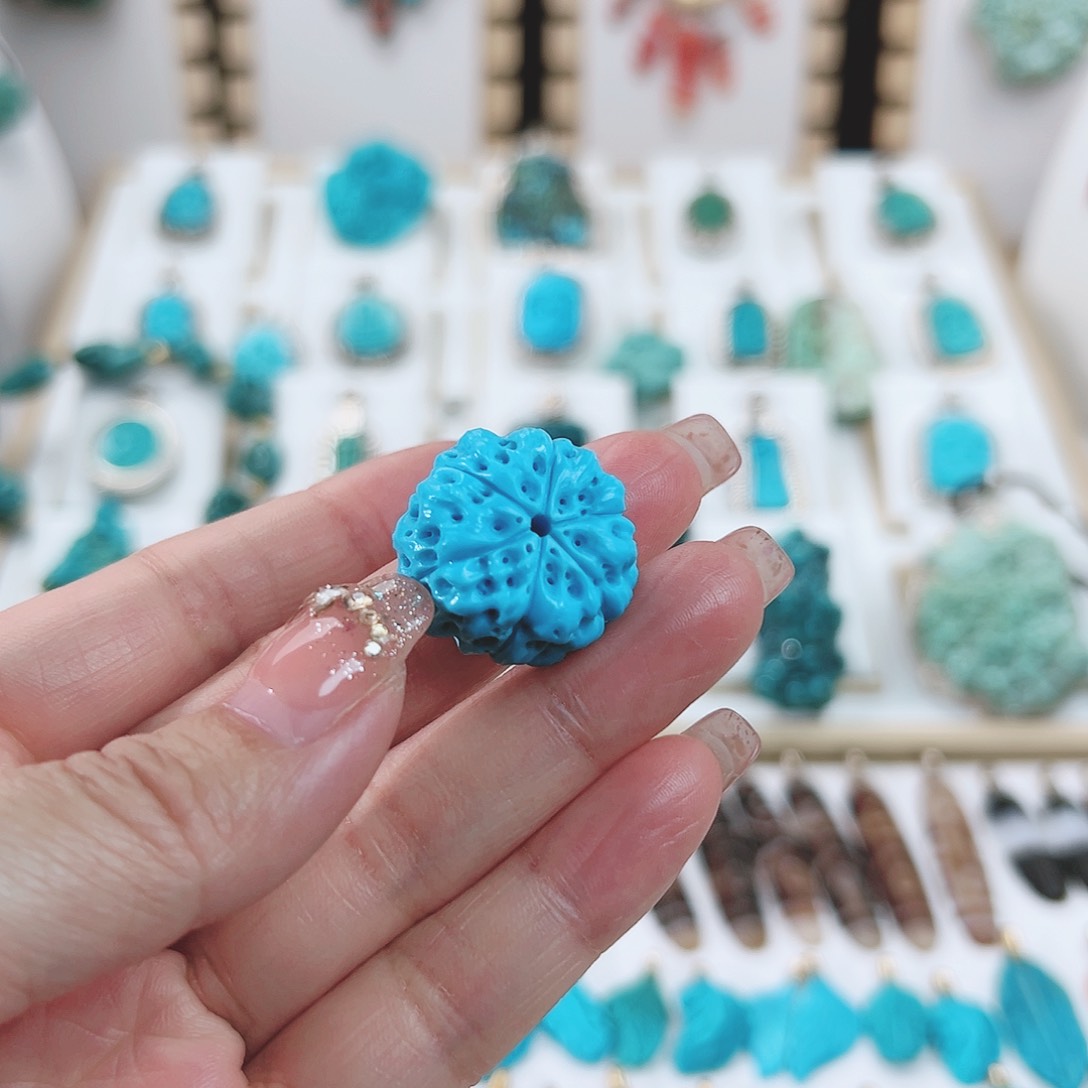 绿松石颈饰未镶嵌