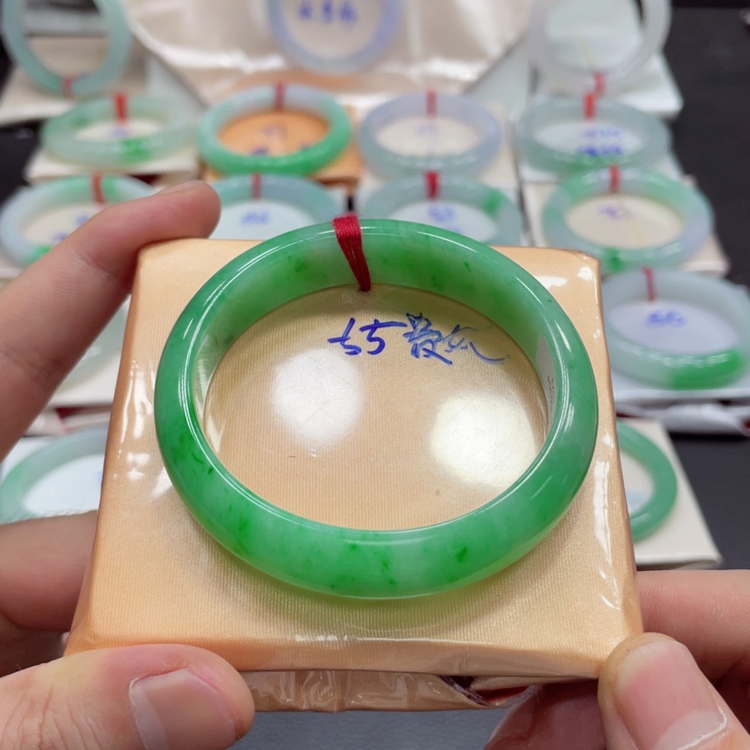 翡翠未镶嵌手镯翡翠手镯