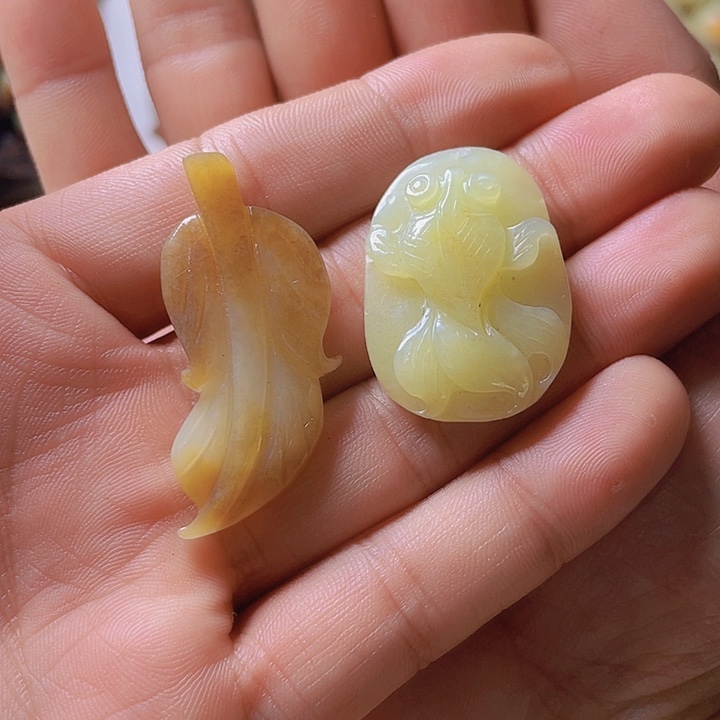 未镶嵌岫岩河磨玉（透闪石质玉）挂件